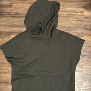 Short sleeve cut off hoodie
